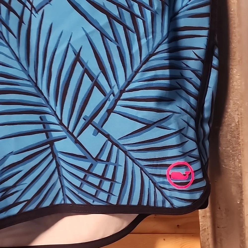 Vineyard Vines Swim shorts board shorts Size 35 NEW